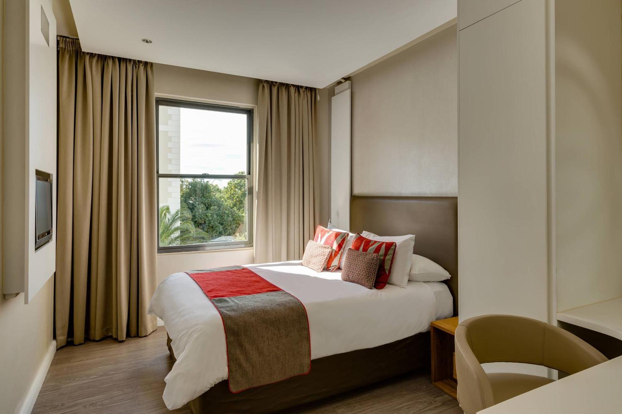 Protea Hotel By Marriott Cape Town Waterfront Breakwater Lodge Экстерьер фото