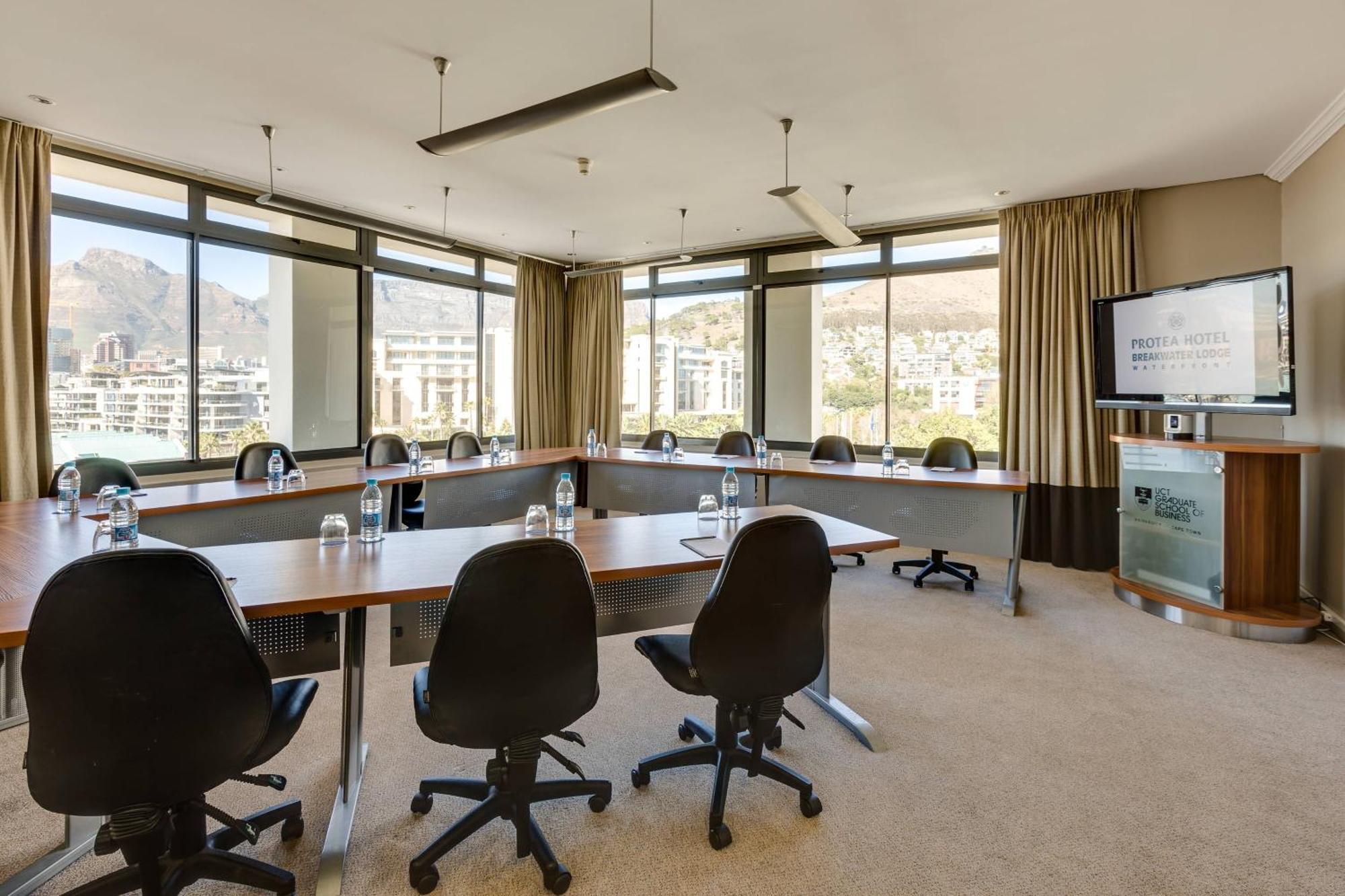 Protea Hotel By Marriott Cape Town Waterfront Breakwater Lodge Экстерьер фото