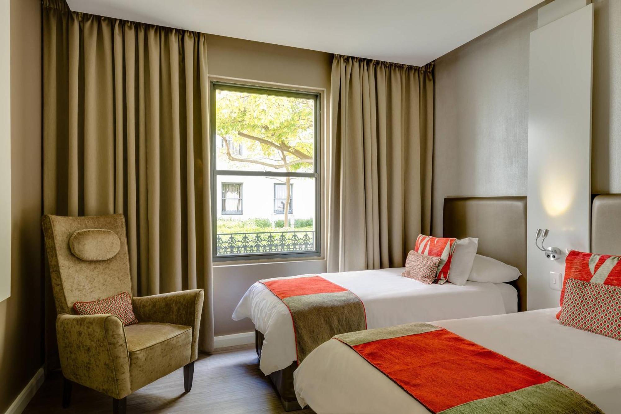 Protea Hotel By Marriott Cape Town Waterfront Breakwater Lodge Экстерьер фото